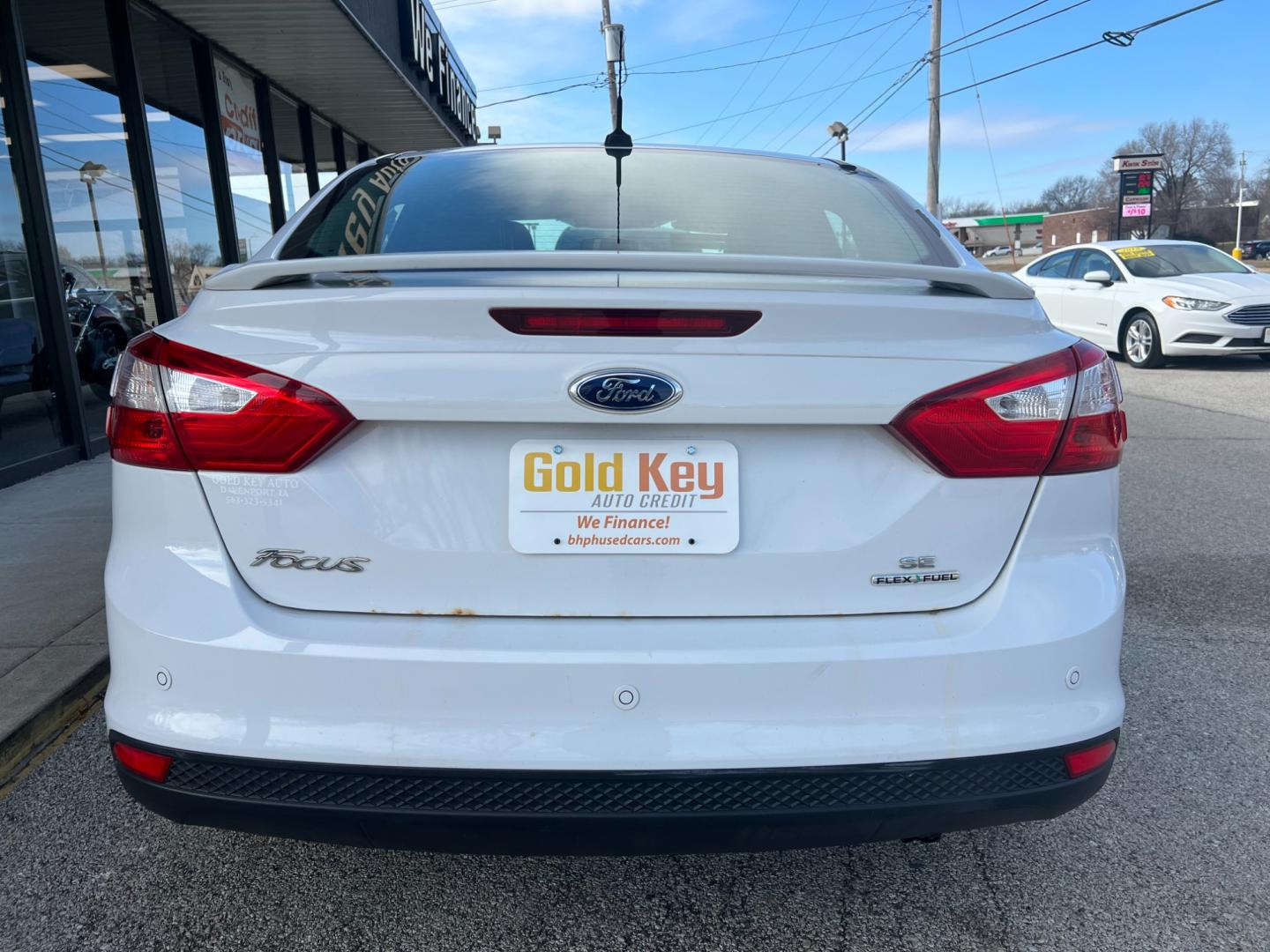 2014 Oxford White Ford Focus SE Sedan (1FADP3F26EL) with an 2.0L L4 DOHC 16V engine, 6-Speed Automatic transmission, located at 1633 W Kimberly, Davenport, IA, 52806, (563) 323-5341, 41.559456, -90.598732 - Photo#4